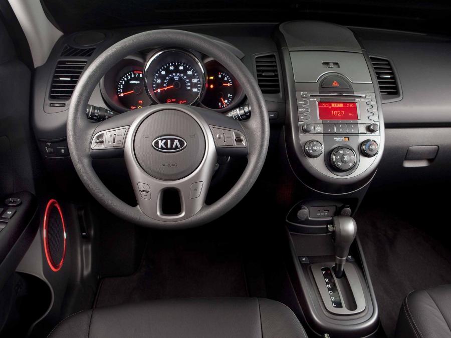  Kia Soul Ghost 2010 года  (фото 20 из 26)